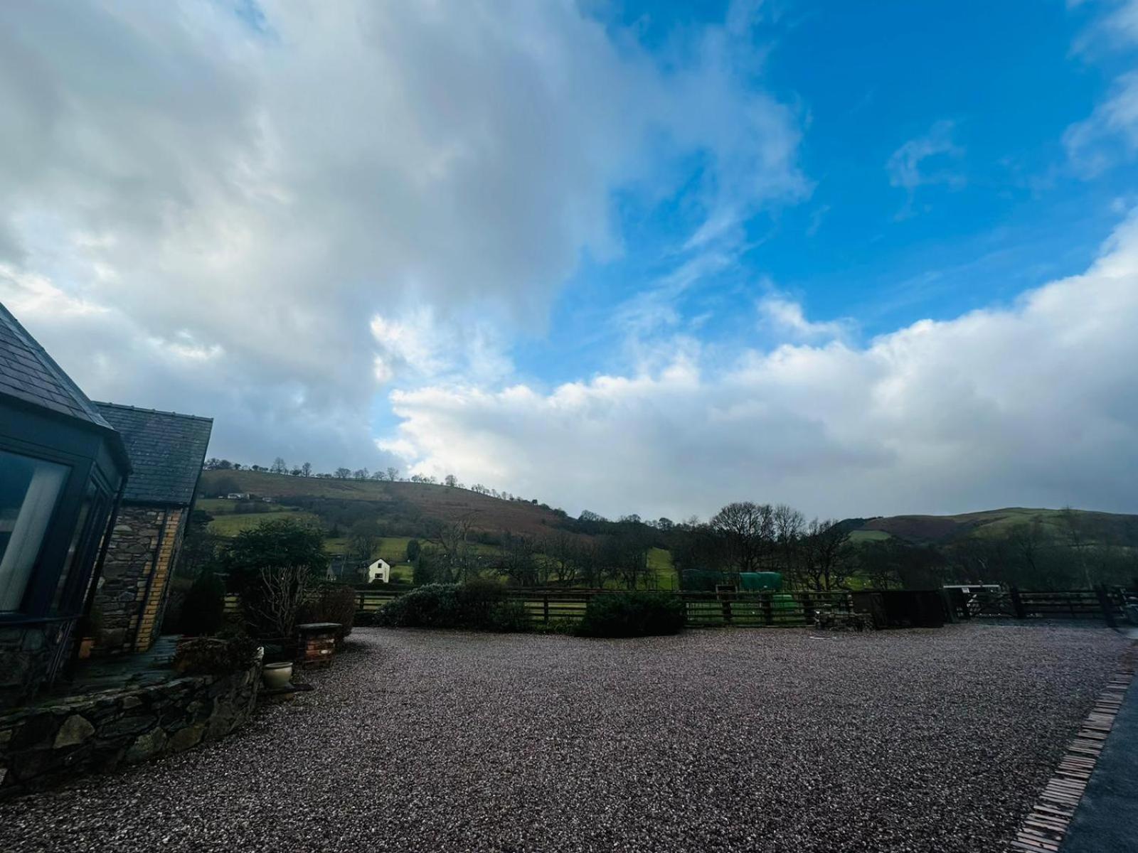 The Retreat Villa Llanrhaeadr-ym-Mochnant Exterior photo