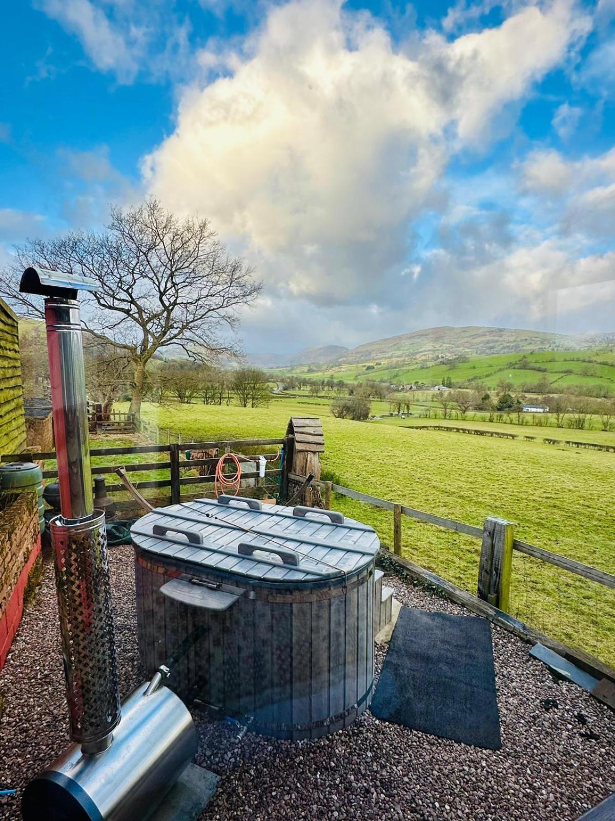 The Retreat Villa Llanrhaeadr-ym-Mochnant Exterior photo
