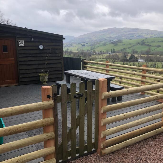 The Retreat Villa Llanrhaeadr-ym-Mochnant Exterior photo