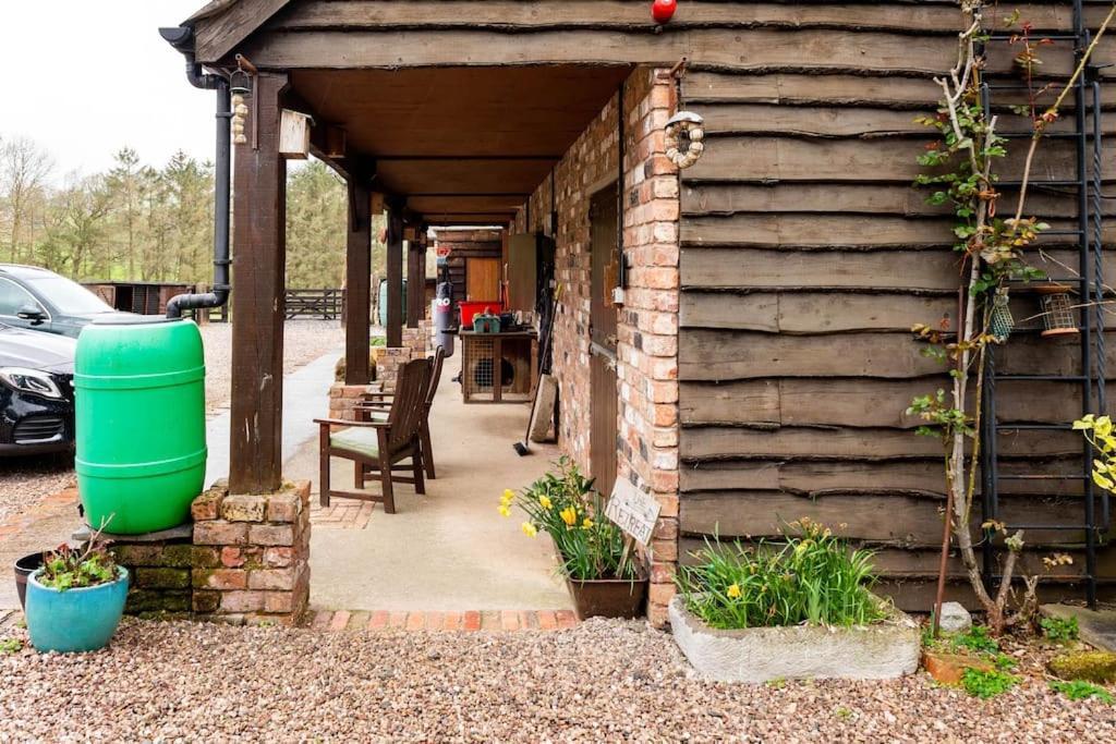 The Retreat Villa Llanrhaeadr-ym-Mochnant Exterior photo