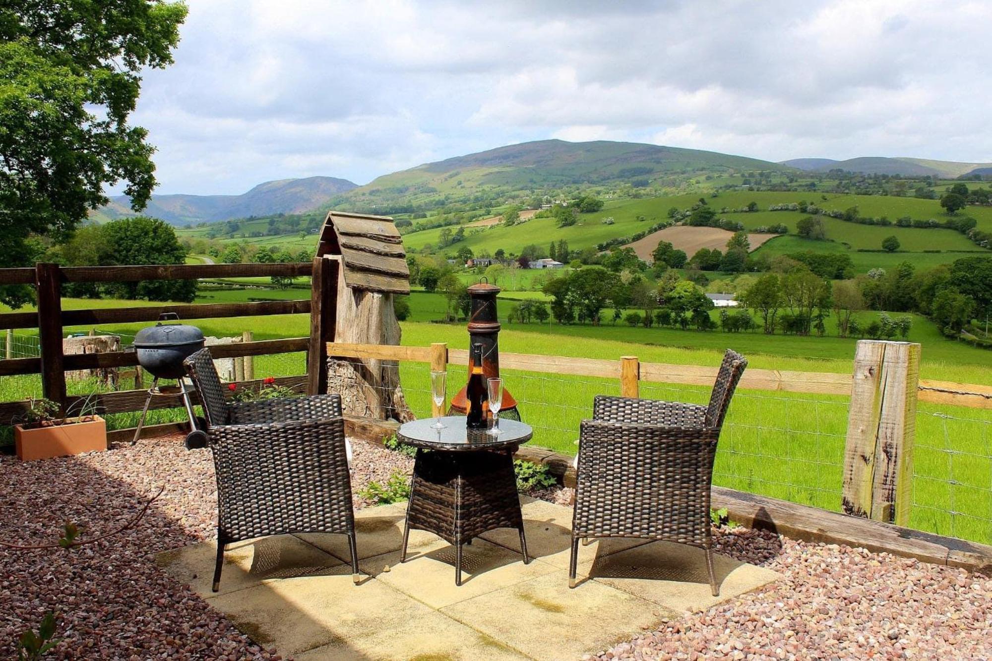 The Retreat Villa Llanrhaeadr-ym-Mochnant Exterior photo